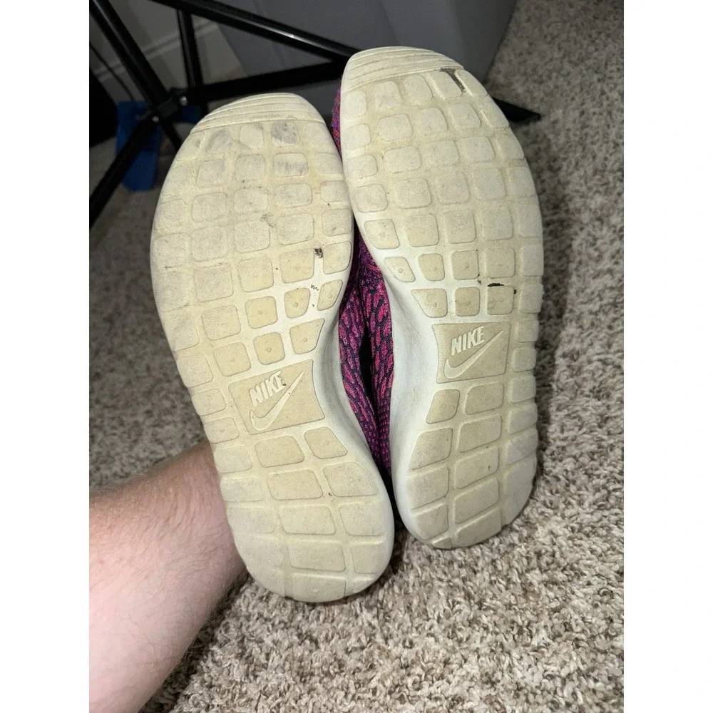 Nike Roshe Run Flyknit Womens Sz 9.5 Running Shoes Pink Purple Athletic Sneakers